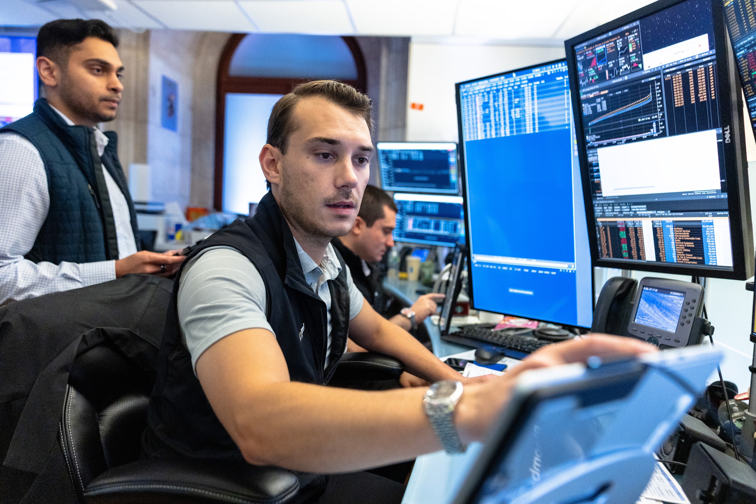 Traders on the New York Stock Exchange floor during AI earnings week