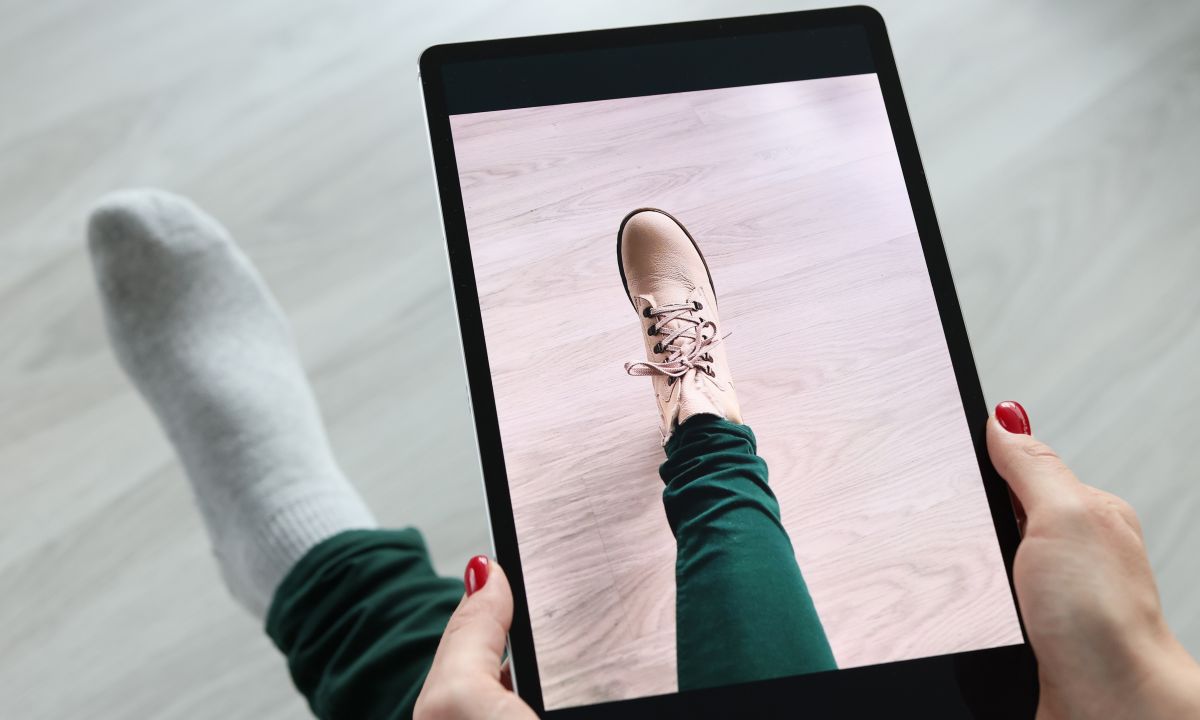 AI-powered virtual try-on interface on a mobile device